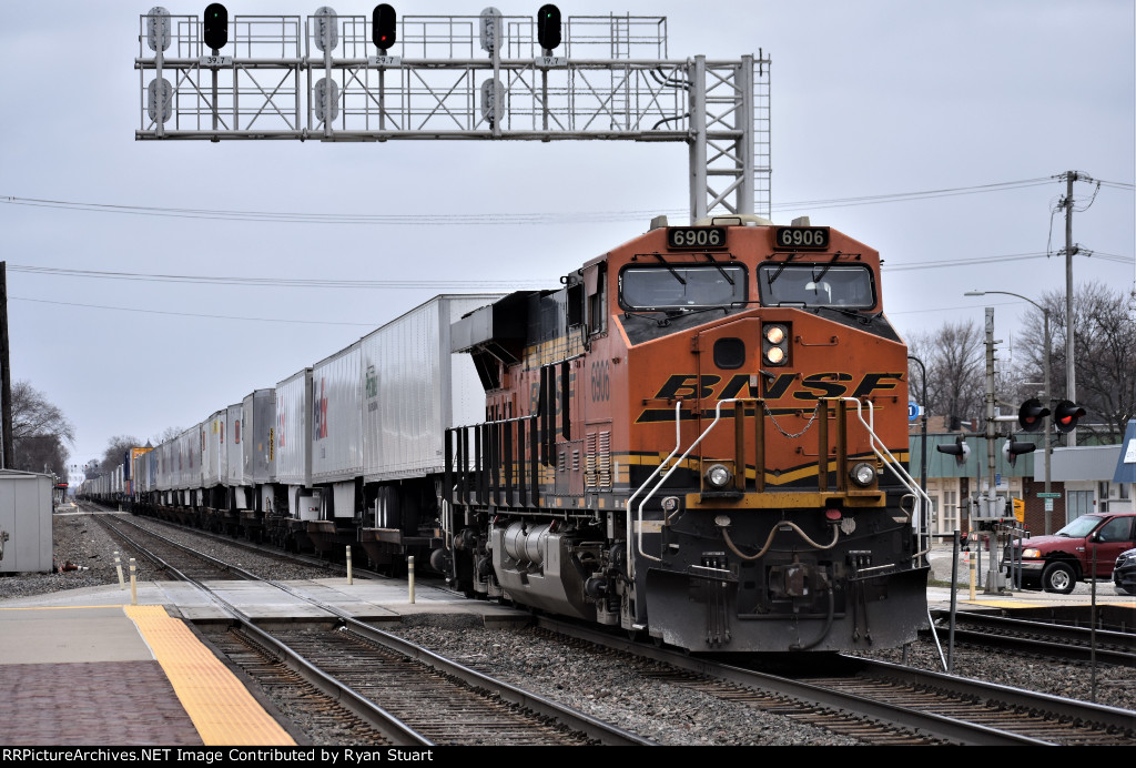 BNSF 6906